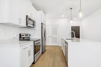 74 Clarendon Pl in Hackensack, NJ - Building Photo - Building Photo