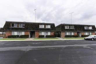 Stewart Apartments in Manteca, CA - Building Photo - Building Photo