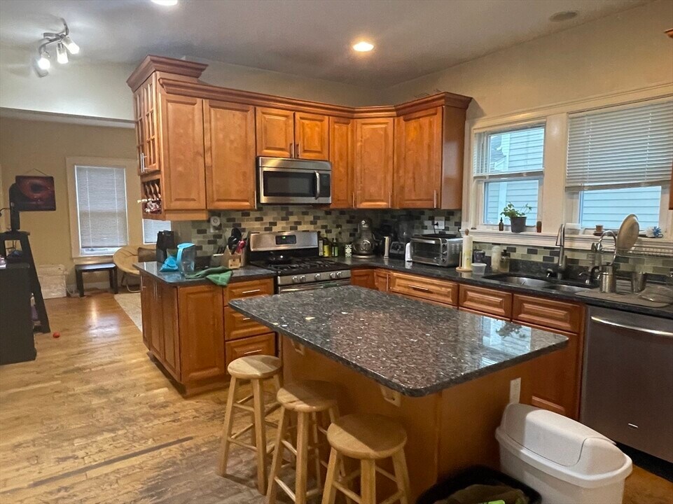 16 Seager Ct in Boston, MA - Building Photo