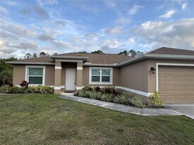 2750 Carolina St in North Port, FL - Building Photo