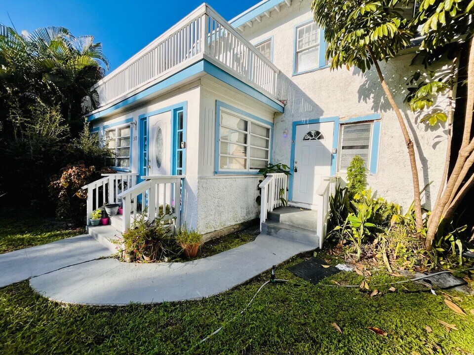 313 S Lakeside Dr in Lake Worth Beach, FL - Building Photo