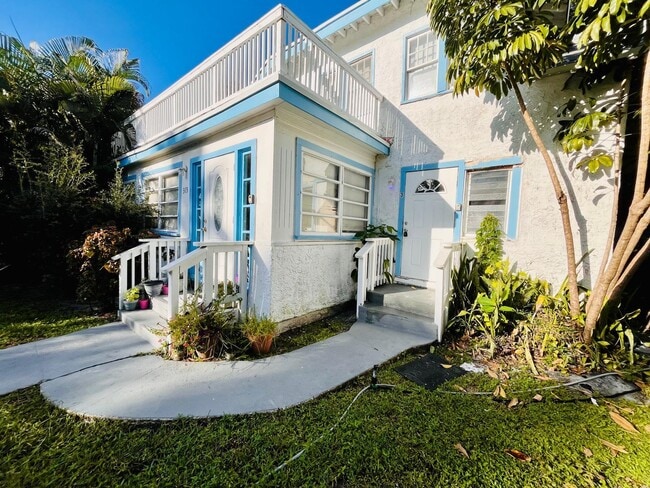 property at 313 S Lakeside Dr