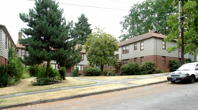 416-436 NE 63rd Ave in Portland, OR - Building Photo - Building Photo