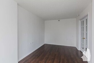 1122 N Clark St, Unit 1009 in Chicago, IL - Building Photo - Building Photo