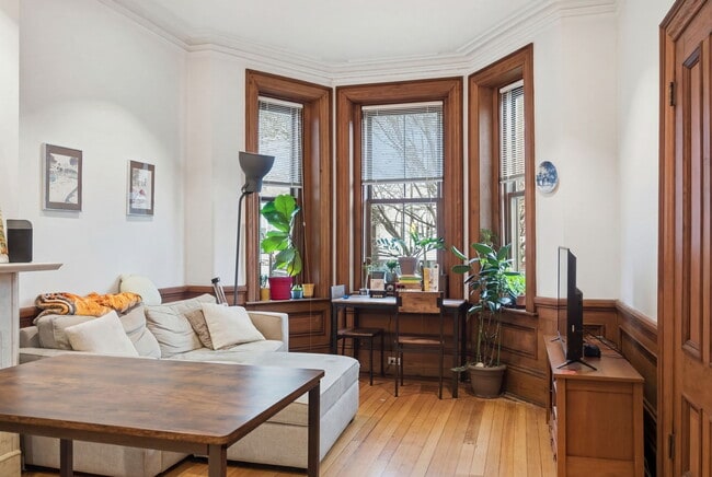 1609 Tremont St, Unit #1 in Boston, MA - Foto de edificio - Building Photo