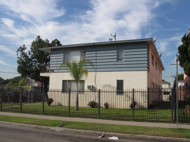 10th Avenue in Inglewood, CA - Foto de edificio - Building Photo