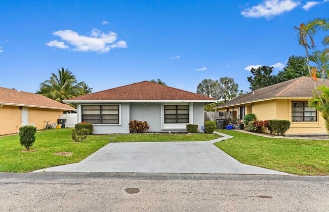 property at 1459 Summit Run Cir