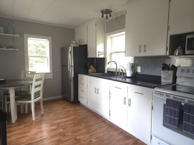 2385 M-28 in Marquette, MI - Building Photo - Building Photo