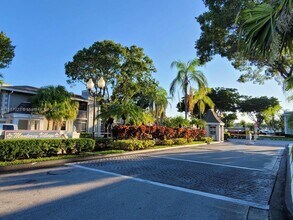 426 NE 210th Cir Terrace, Unit 106-2 in Miami, FL - Building Photo - Building Photo