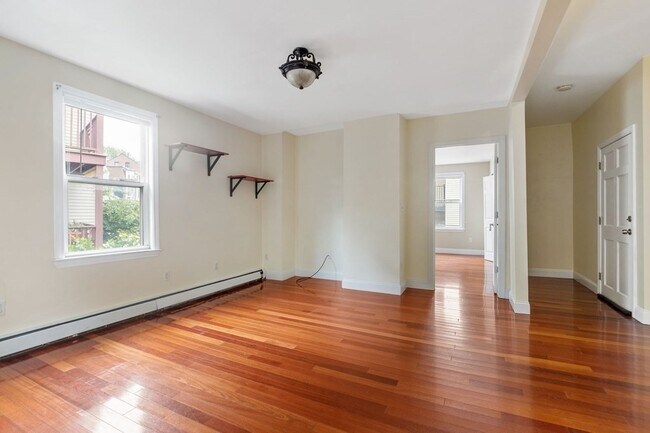 288 Bowen St, Unit 1 in Boston, MA - Building Photo - Building Photo