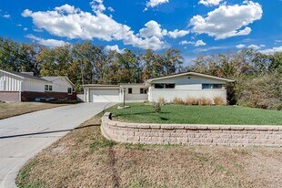 1917 N Edgemoor Dr in Wichita, KS - Building Photo