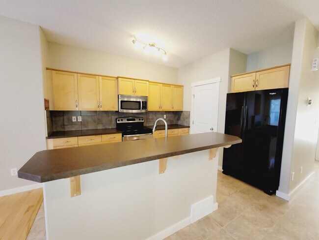 6127 Stinson Way NW in Edmonton, AB - Building Photo - Building Photo
