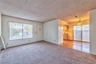 4338 Caliente St in Las Vegas, NV - Building Photo - Building Photo