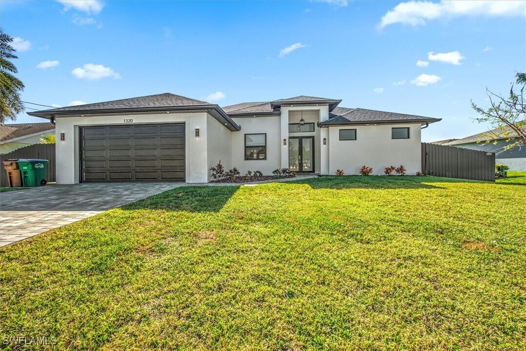 1320 SW 25th St in Cape Coral, FL - Building Photo