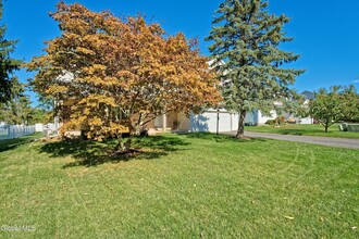 5 Shamrock Cir in Latham, NY - Foto de edificio - Building Photo