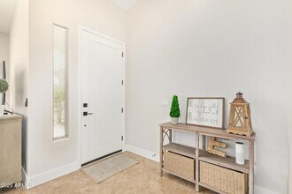 9716 E Janice Way in Scottsdale, AZ - Foto de edificio - Building Photo