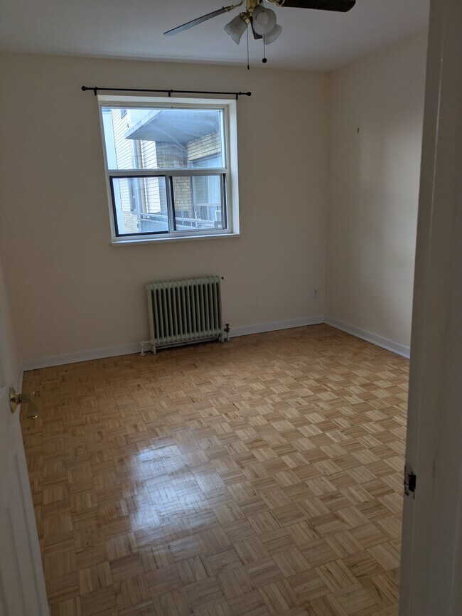 879 Kennedy Rd in Toronto, ON - Building Photo - Building Photo