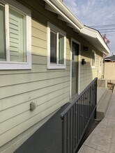 1393 3rd St in La Verne, CA - Foto de edificio - Building Photo