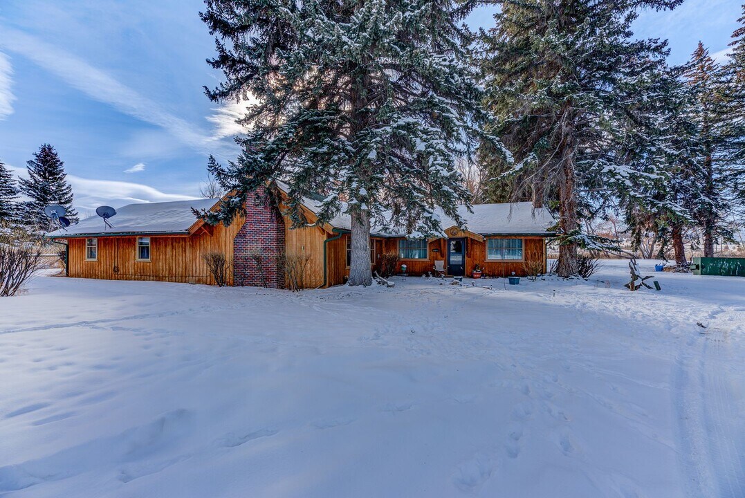 122122 Nissler Rd in Butte, MT - Foto de edificio