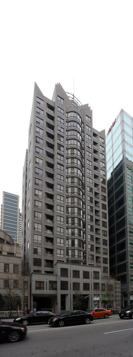 Signatures On Bloor in Toronto, ON - Building Photo