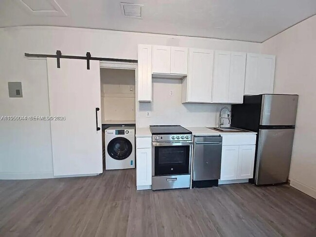 property at 2822 Pine Tree Dr