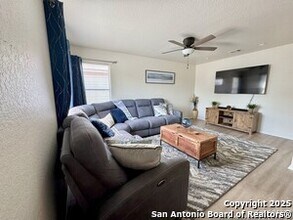 156 Booker Palm in San Antonio, TX - Foto de edificio - Building Photo