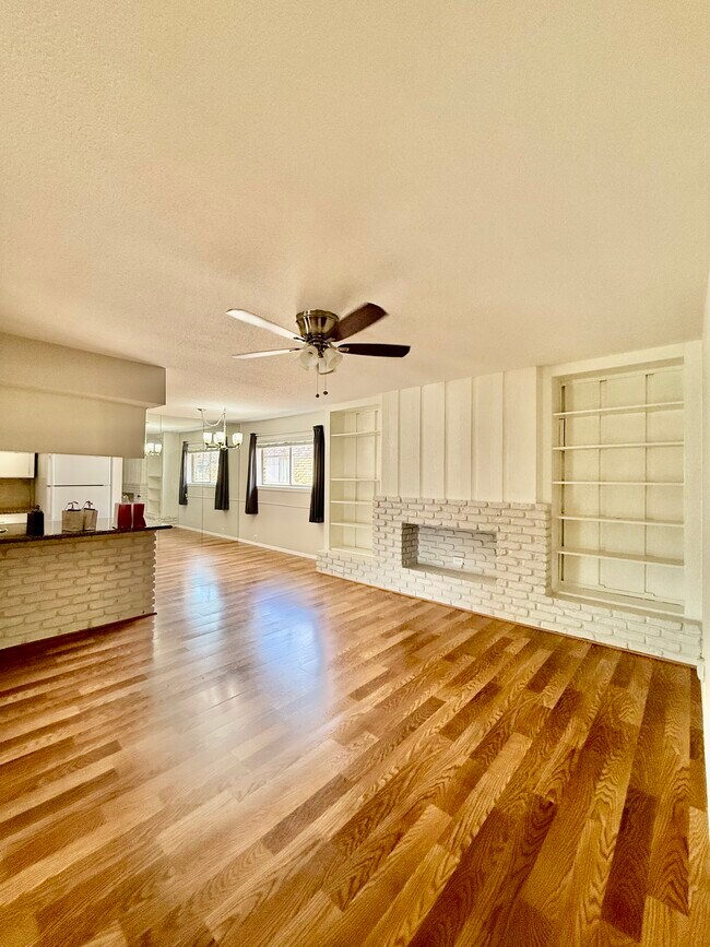 2101 Fountain View Dr, Unit G in Houston, TX - Foto de edificio - Building Photo