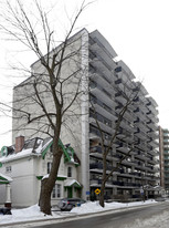 Lisgar Plaza in Ottawa, ON - Building Photo