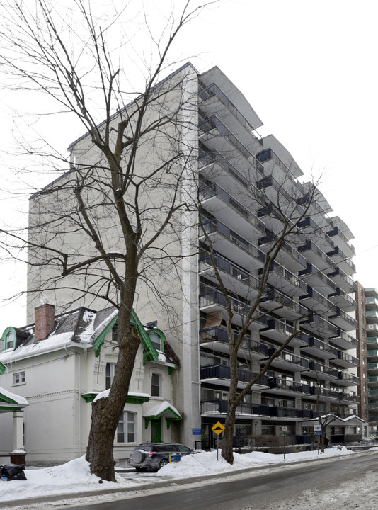 Lisgar Plaza in Ottawa, ON - Building Photo