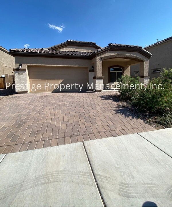 9027 W Grayling Dr in Marana, AZ - Building Photo