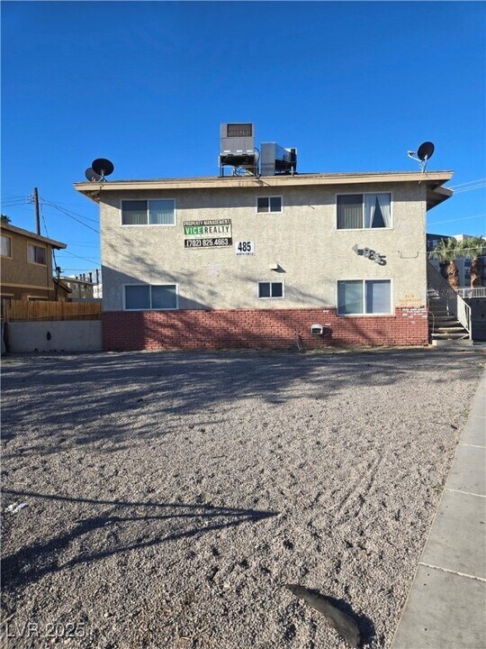 485 North Cir in Las Vegas, NV - Building Photo