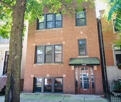 1443 W Oakdale Ave in Chicago, IL - Building Photo