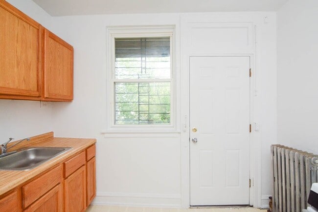 2942 N Albany Ave, Unit M01H in Chicago, IL - Building Photo - Building Photo