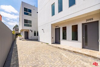 2057 S Garth Ave in Los Angeles, CA - Building Photo - Building Photo