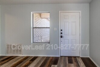 10006 Sungate Park in San Antonio, TX - Building Photo - Building Photo