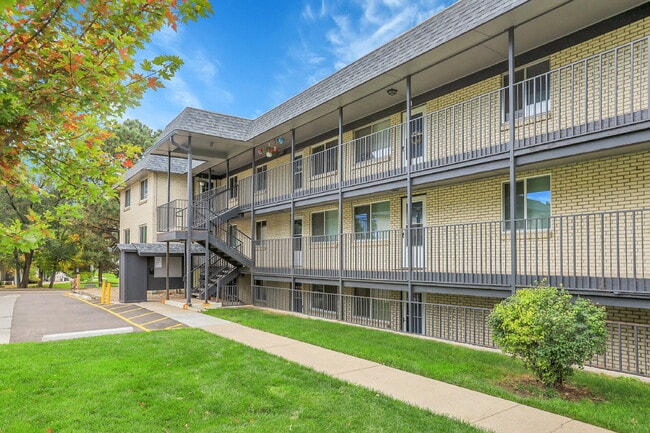 property at 1723 N Robb St