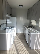 11955 Weddington St-Unit -206 in Los Angeles, CA - Building Photo - Building Photo