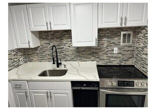 26 Waverly St, Unit 206 in Boston, MA - Building Photo - Building Photo