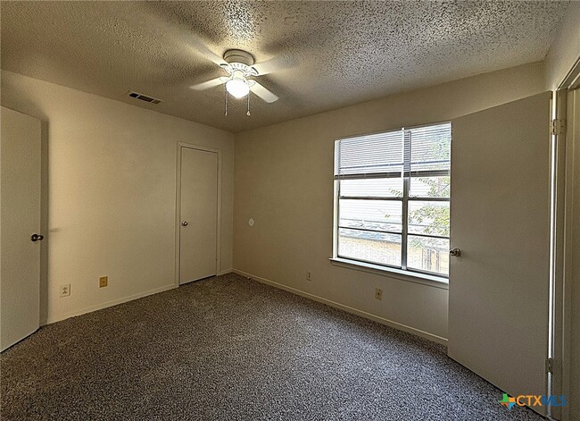1202 Covey Ln