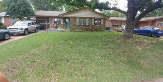 112 W Hartman Ave in Stillwater, OK - Building Photo