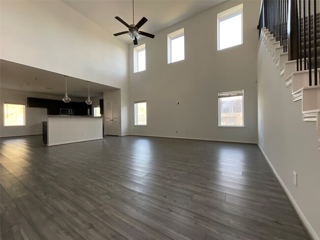 8039 Brooks Crossing Dr in Baytown, TX - Building Photo - Building Photo