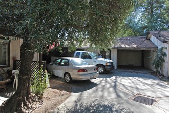 120-126 Pine in Sonoma, CA - Foto de edificio - Building Photo