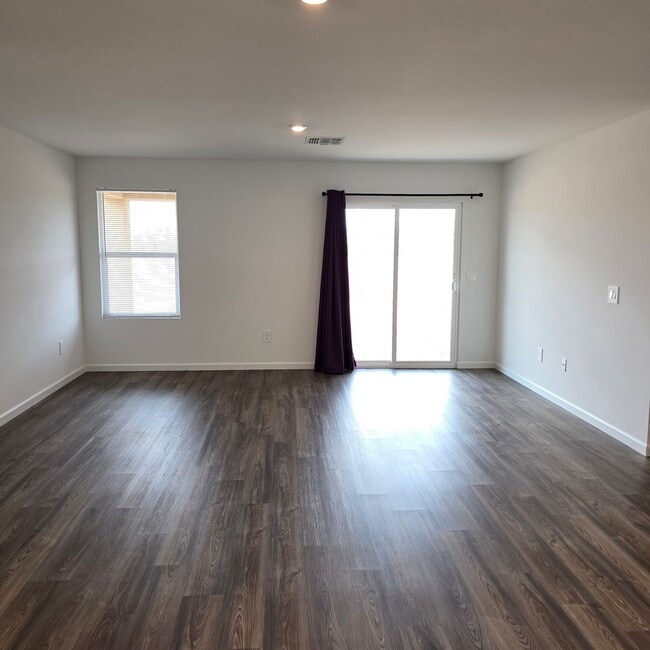 1255 S Maria Carmela Ln in Benson, AZ - Building Photo - Building Photo