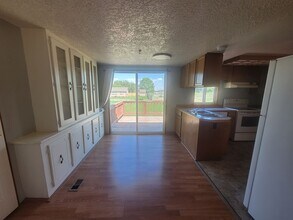 218420 E 59th Ave in Kennewick, WA - Foto de edificio - Building Photo