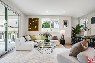 1101 S Bedford St, Unit 102 in Los Angeles, CA - Building Photo - Building Photo