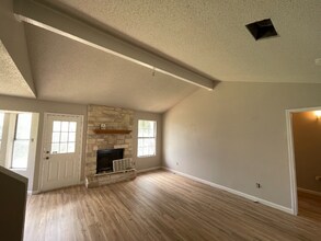 1711 Tamra Ct in Round Rock, TX - Foto de edificio - Building Photo