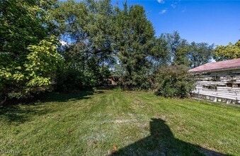 353 S Maple St in Elyria, OH - Foto de edificio - Building Photo