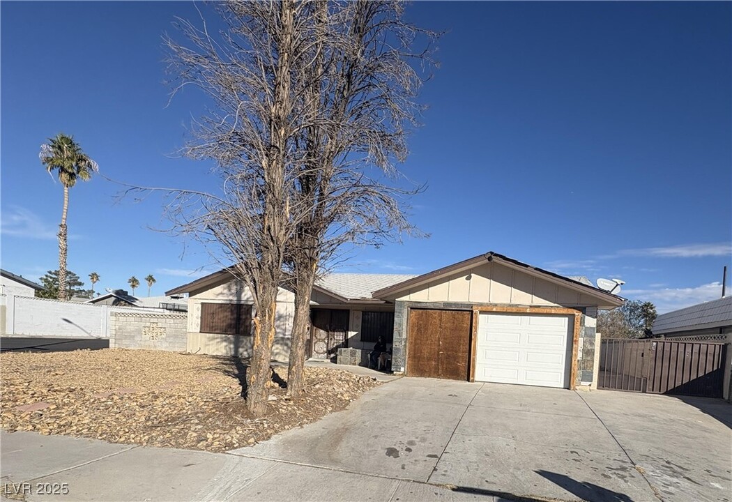 7216 Pinedale Ave in Las Vegas, NV - Building Photo