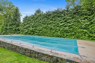 321 Riversville Rd in Greenwich, CT - Building Photo - Building Photo