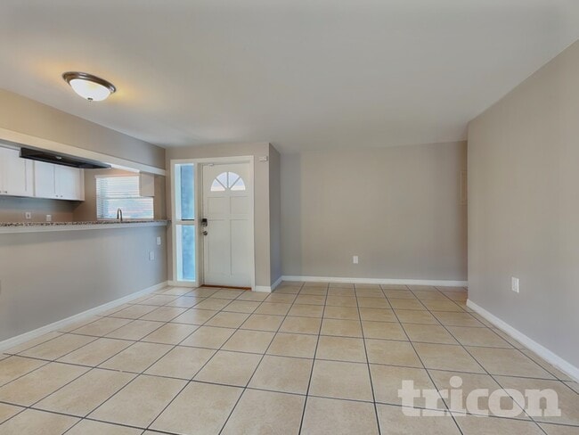 5811 Oxford Dr in Tampa, FL - Foto de edificio - Building Photo